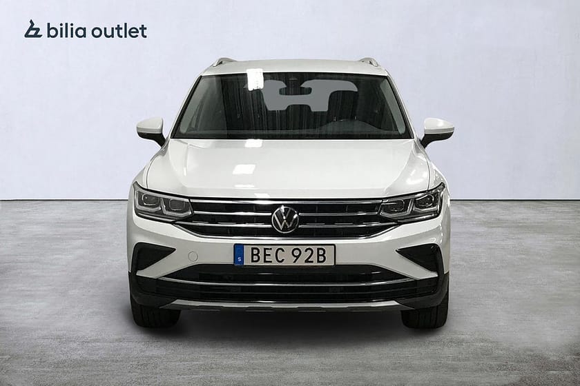 Bild 3 av Volkswagen Tiguan eHybrid 1.4 TSI Elegance DSG 245hk Cockpit Drag B-kam