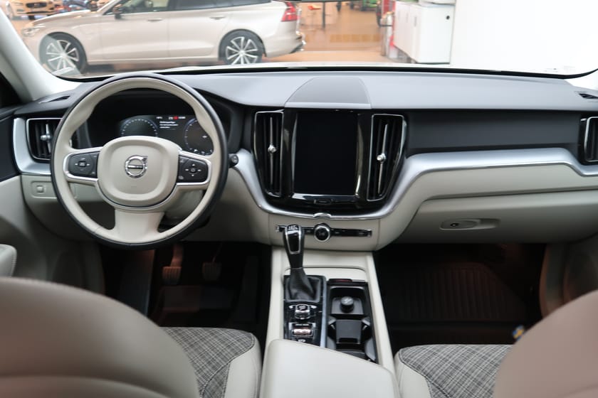 Bild 5 av Volvo XC60 D4 AWD Business Advanced MA 18"/Drag