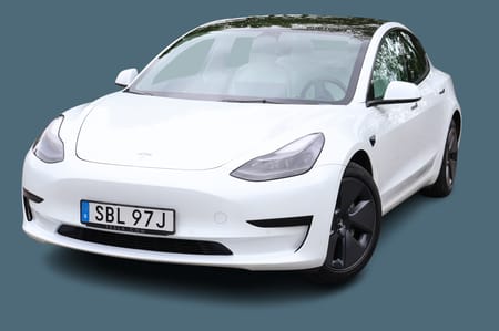 Tesla Model 3 Standard Range 283hkr Dragkrok / Vinterhjul / Svart & Vit reducerad Premiuminteriör