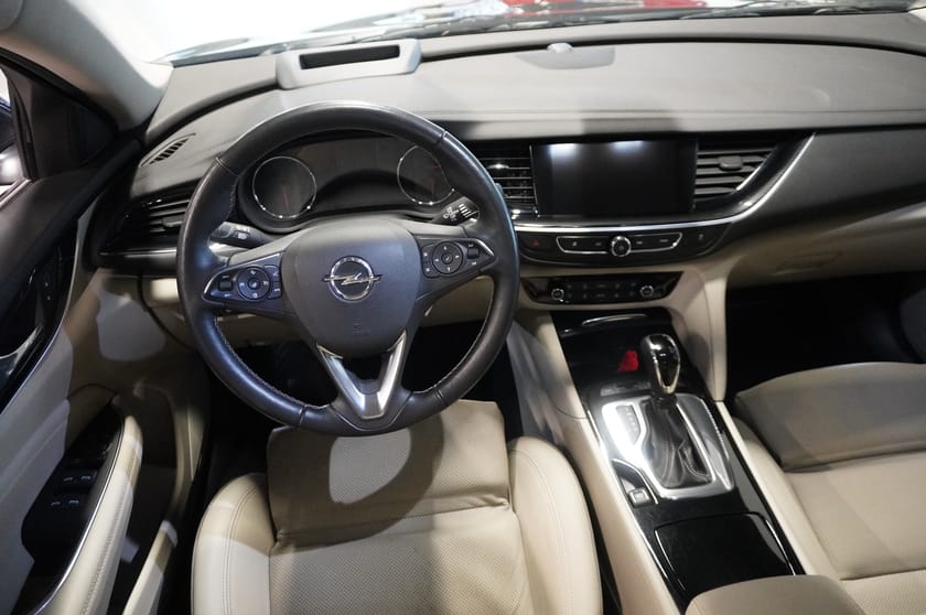 Bild 2 av Opel Insignia Grand Sport 2.0 Turbo 4x4 260hk Aut Bose HUD 360 Värmare