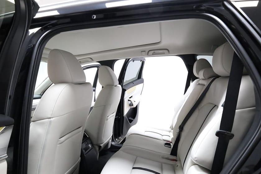 Bild 5 av Mazda CX-80 PHEV 4WD 7-sits /Takumi Plus/ Glastak/ Vitt Nappaläder