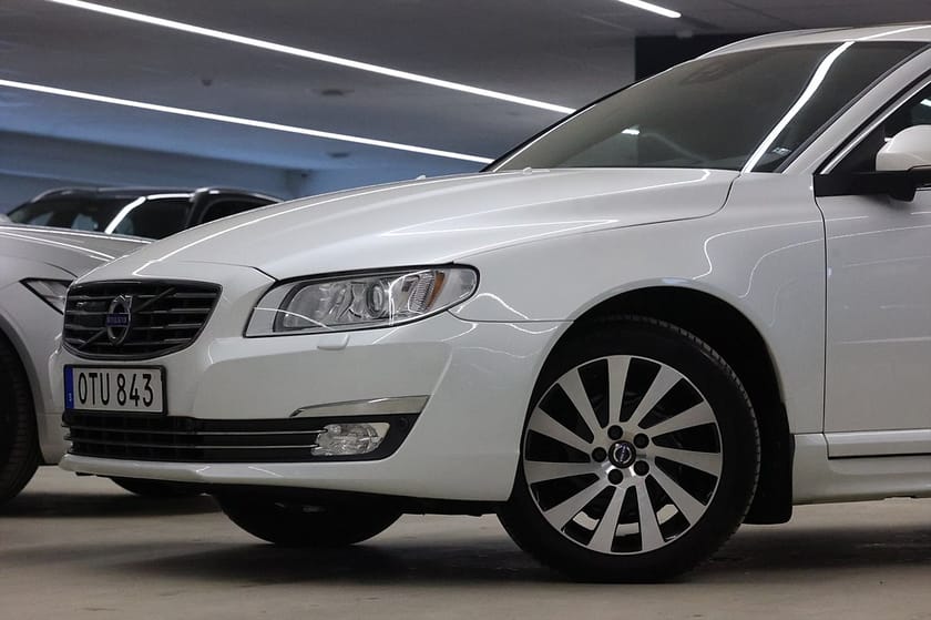 Bild 4 av Volvo V70 D4 181hk Summum Lucka Läder Navi Drag PDC