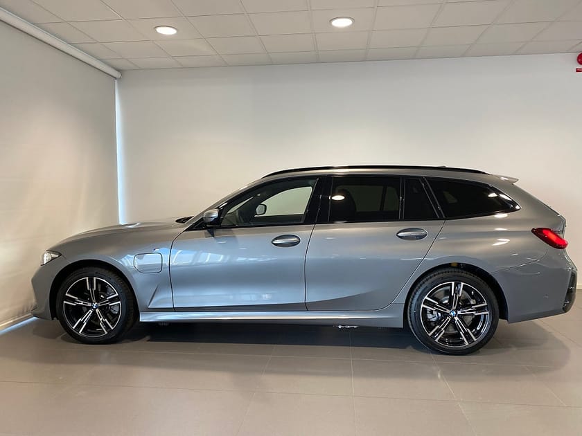 Bild 2 av BMW 330e xDrive Touring M-Sport Rattvärme Adaptiv Farthållare