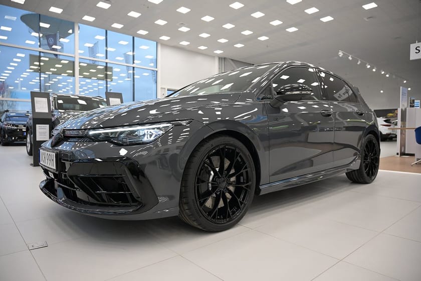 Bild 1 av Volkswagen Golf R 333 hk BLACK EDITION *Fullutrustad!*