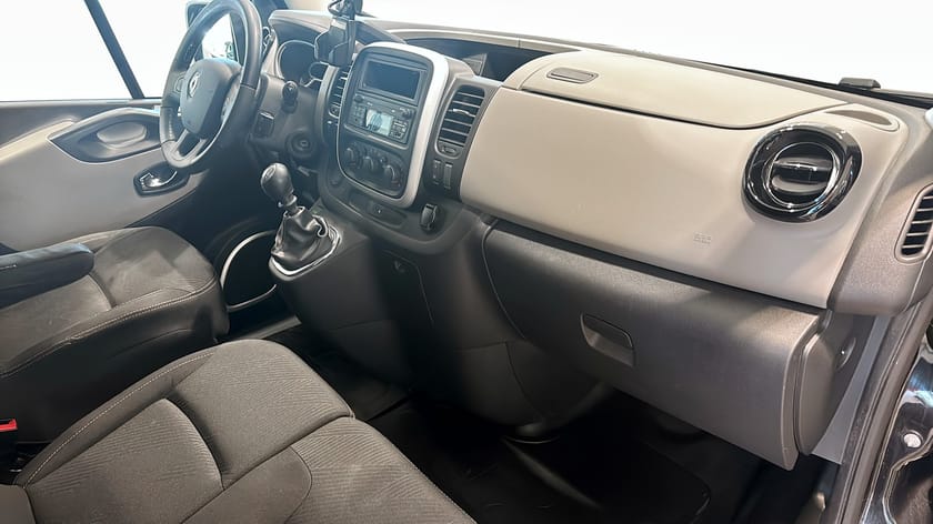 Bild 3 av Renault Trafic Skåpbil 125hk Fjärr.värmare/Fullservad/V-hjul