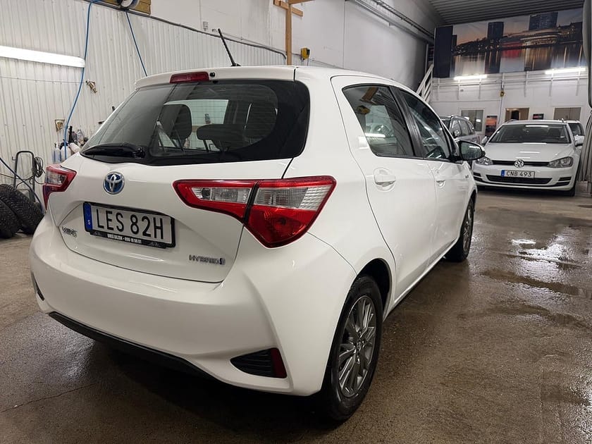 Bild 3 av Toyota Yaris Hybrid e-CVT Active Euro 6