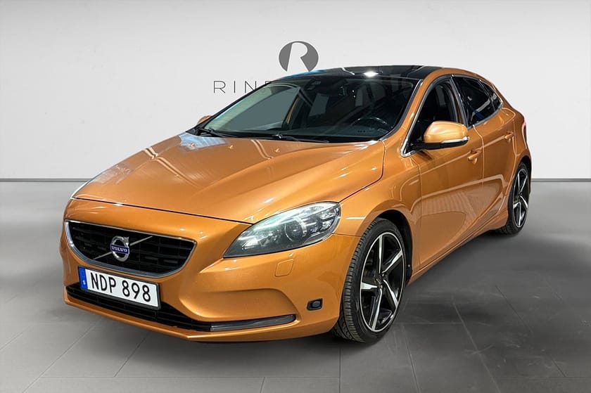 Bild 1 av Volvo V40 T3 150HK SUMMUM B-KAMERA DRAG SKINN PDC KAMREM BYTT 18"