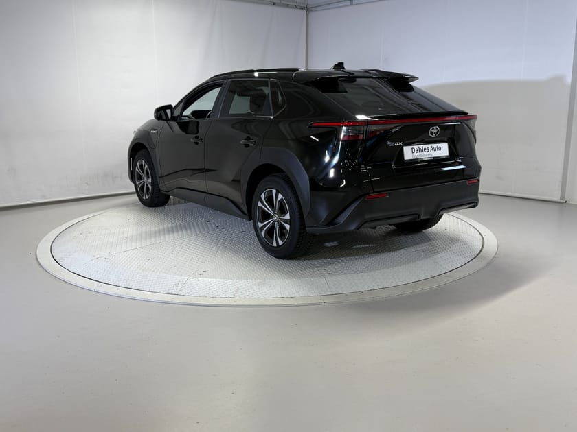 Bilde 4 av Toyota bZ4X Active Tech Delskinn/Ryggekam/El.bakluke/Navi/Cruise