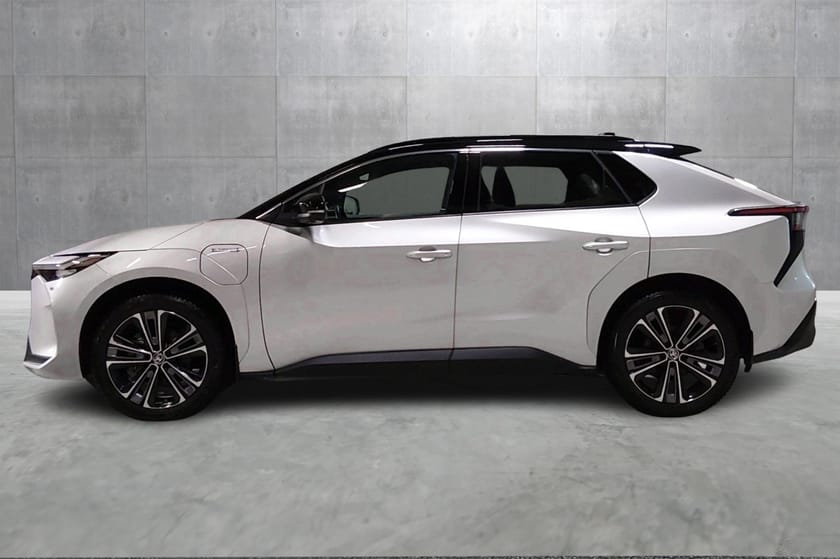 Bilde 2 av Toyota bZ4X AWD Executive Bitone / KROK /LAKKERTE HJULBUER