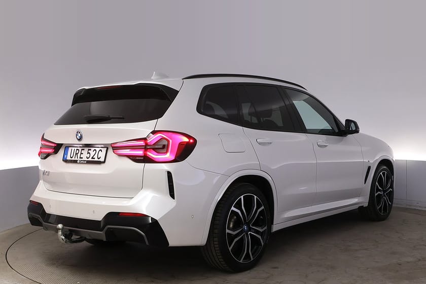 Bild 4 av BMW iX3 M Sport Charged Pano Elstol Drag Kamera AdapFarth