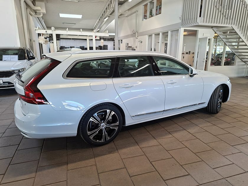 Bild 3 av Volvo V90 Recharge T6 AWD 350 Geartronic Core Edition