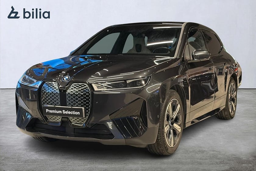 Bild 1 av BMW iX xDrive50 Sportpaket | Exclusive | Pano Sky | B&W | Drag