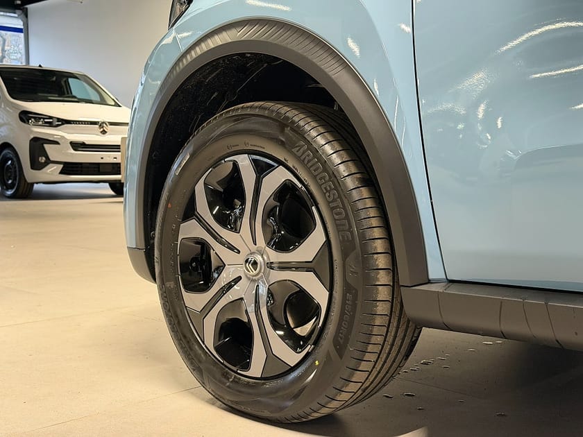 Bild 4 av Citroën C3 Aircross Hybrid 136 Plus Hybrid, 7sits, Automat, Kamera