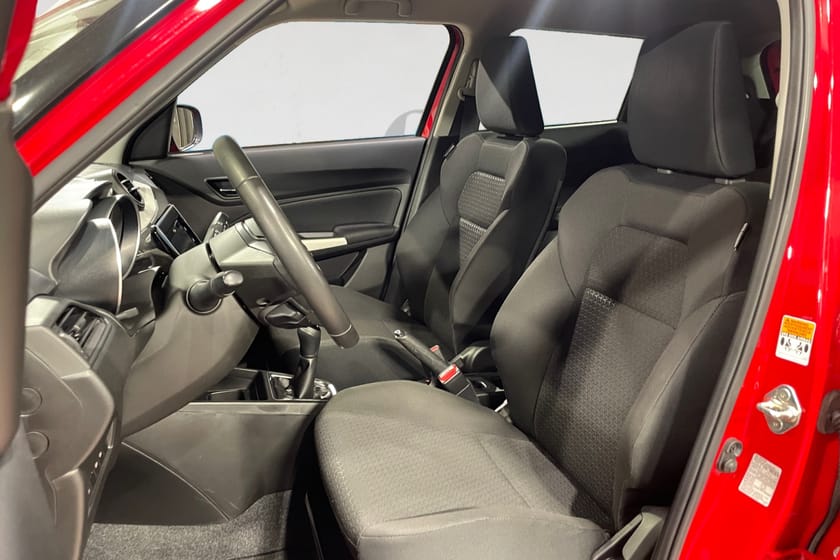 Bild 3 av Suzuki Swift Hybrid 1.2 83 HK BACKKAMERA 0.37L/MIL 912KR/ÅR 4400MIL