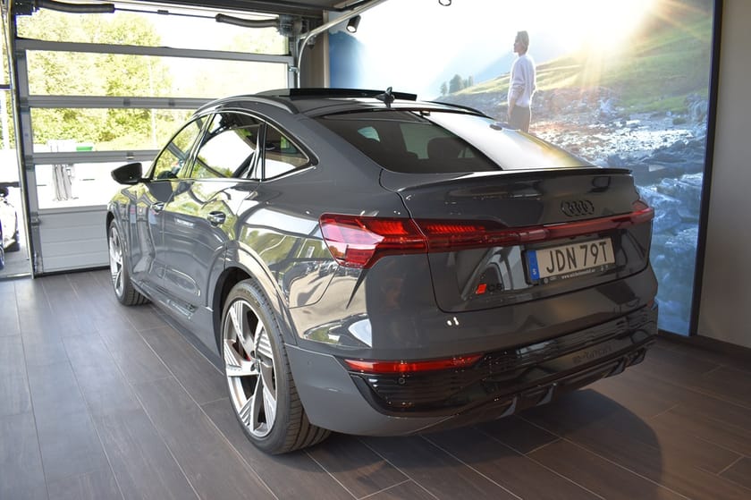 Bild 2 av Audi Q8 Sportback 50 e-tron quattro 250 kW / 340 HK S-LINE