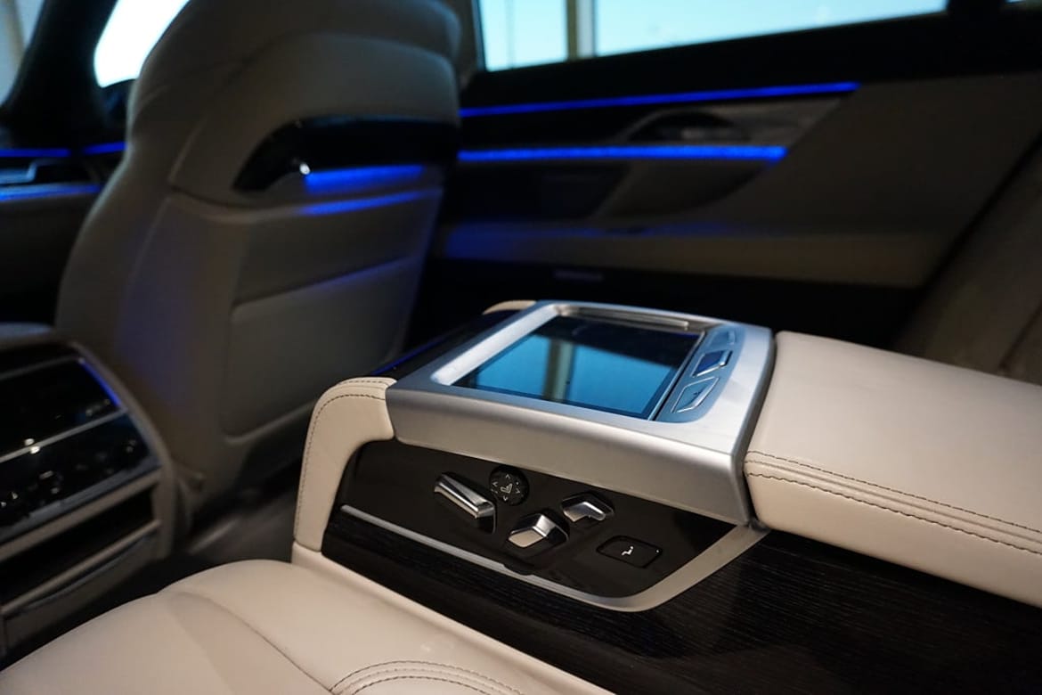 BMW 7-serie 2018 - miniatyr 12