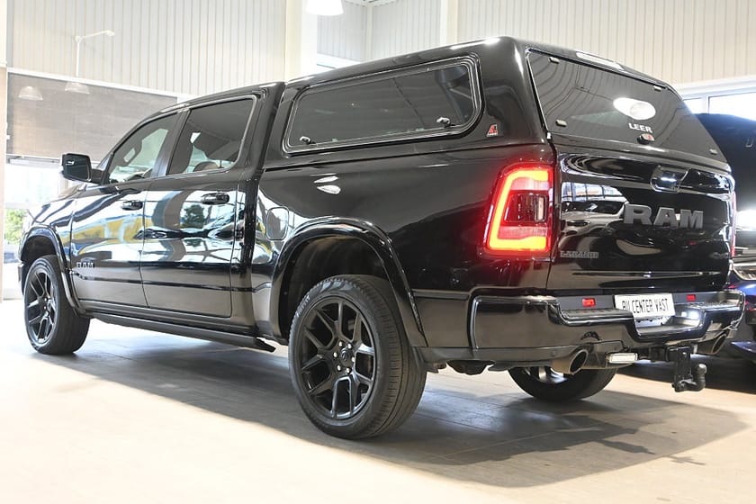 Bild 3 av RAM 1500 Crew Cab V8 HEMI Laramie NIGHT Månadskostnad 8299kr