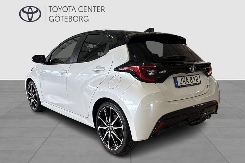 Bild 3 av Toyota Yaris Hybrid 130 GR SPORT BI-TONE JBL