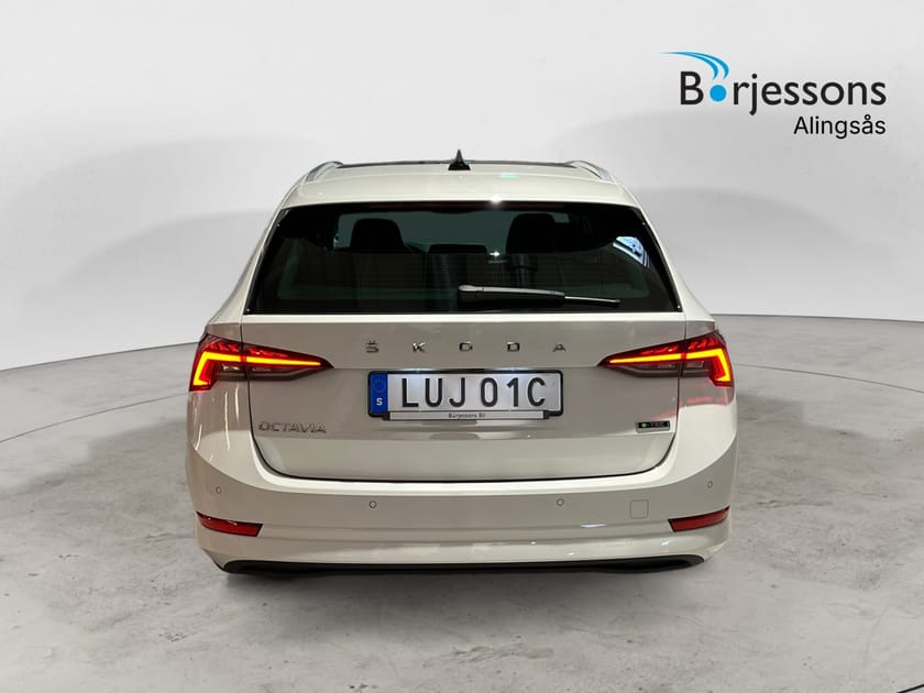 Bild 4 av Škoda Octavia Kombi Style TSI 110hk AUT Panorama/Drag/Värmare