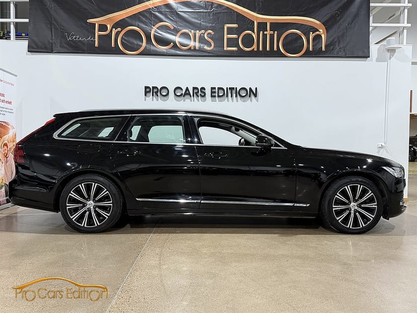 Bild 3 av Volvo V90 Recharge T6 AWD | 340hk Momentum | Drag | Se Utr.