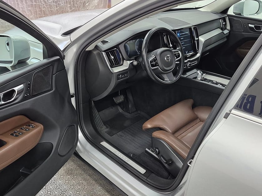 Bild 2 av Volvo XC60 T8 Recharge Inscription plug in 392HK 4x4 Panorama Läder