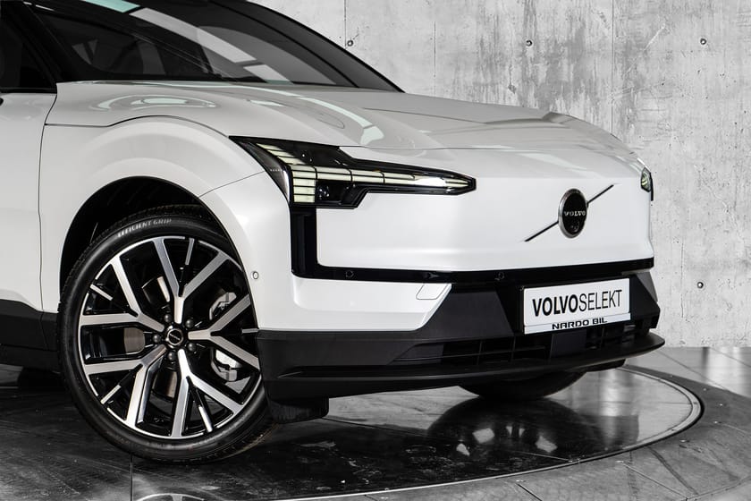 Bilde 2 av Volvo EX30 Twin Motor Performance Ultra AWD / 20" Felger / HarmanKardon /360