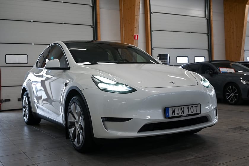Bild 3 av Tesla Model Y Long Range AWD Autopilot Panorama Drag 514hk