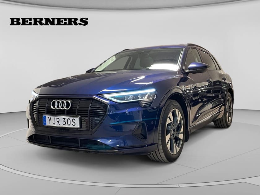 Bild 1 av Audi e-tron 55 quattro / Panorama / Bang / Valcona Läder /