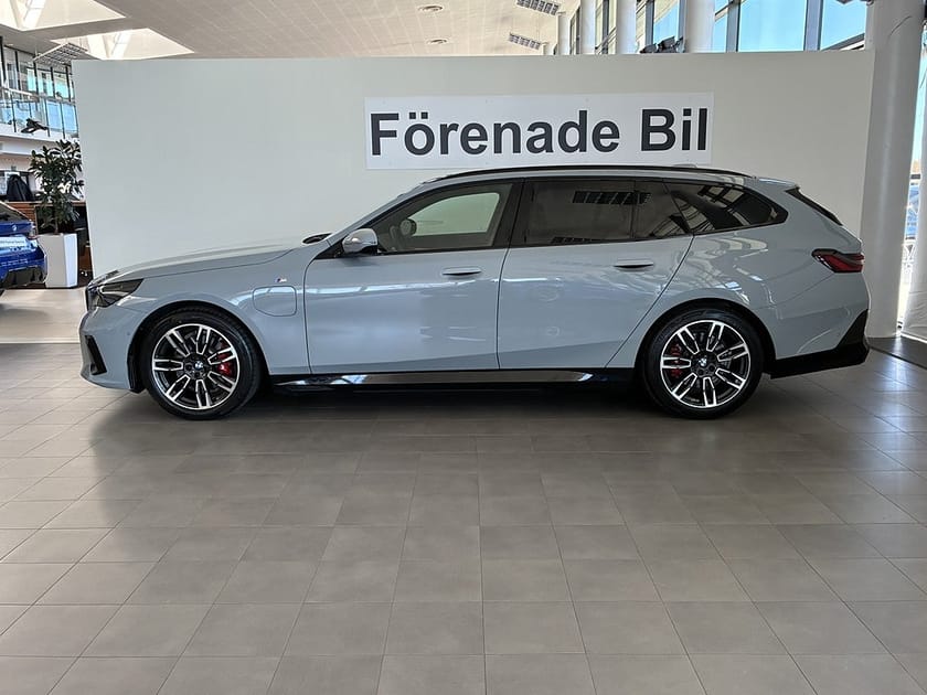 Bild 3 av BMW 530e xDrive Touring 4,95 ränta M Sport Drag H/K Rattvärme