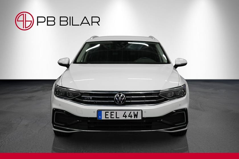 Bild 4 av Volkswagen Passat Sportscombi GTE 1.4 TSI 218hk Cockpit Navi B-kam Drag 1 brukare