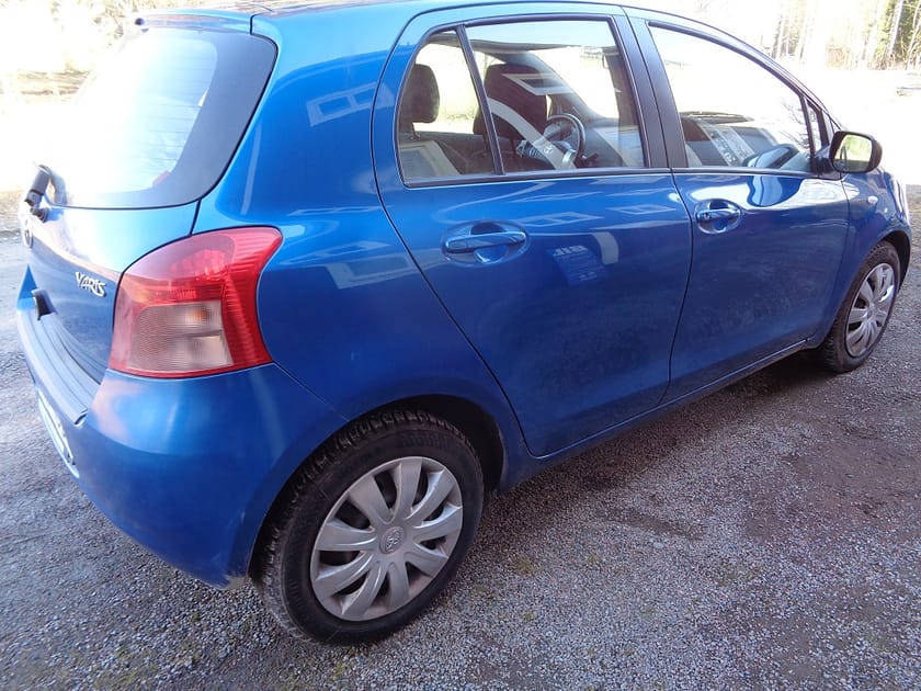 Bild 5 av Toyota Yaris 5D 1.3 VVT-i NYBES U.A./NYSERV/14600 MIL/MV/FINANS/INBY
