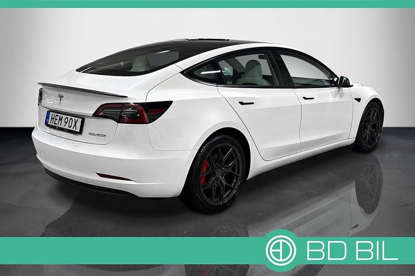 Bild 4 av Tesla Model 3 Performance AP PANO SKINN BACKKAMERA NAVI VÄRMARE