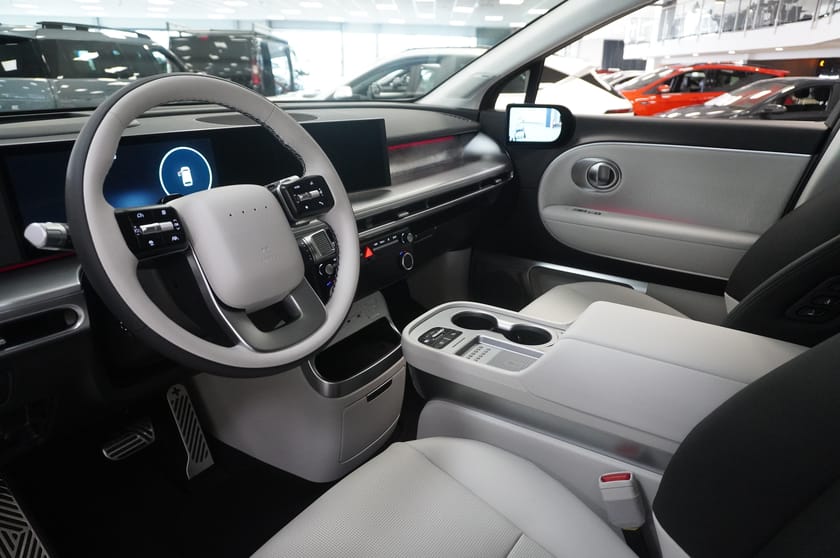 Bild 2 av Hyundai Ioniq 9 Performance AWD 6s 110kWh Perf Calligraphy Relax-Stolar Billånskampanj