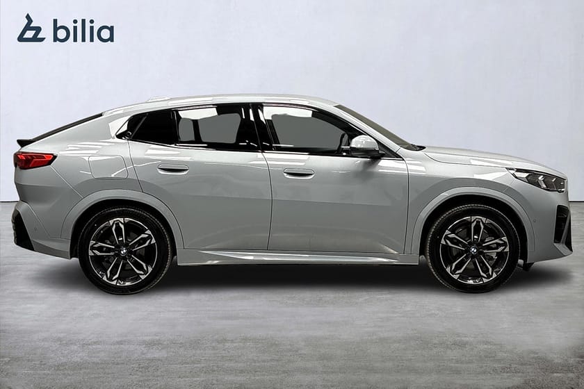 Bild 2 av BMW iX2 xDrive30 xDrive30-M Sport-Dragkrok-Adaptiv Farthållare-Rattvärme