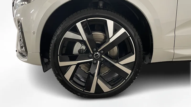 Bild 9 av 14 – Volvo XC60 T8 Ultra Dark