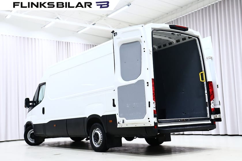 Bild 4 av Iveco Daily 35-140 Van 136HK XXL-Skåp L4|Automat|Drag|Webasto|Leasebar