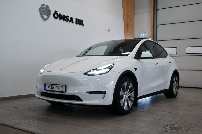 Bild 2 av Tesla Model Y Long Range AWD Autopilot Panorama Drag 514hk