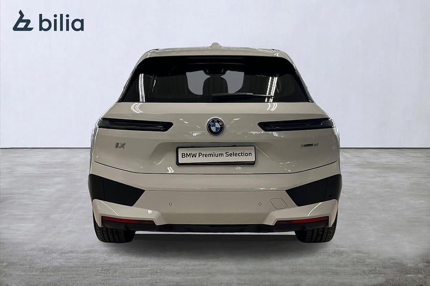 Bild 4 av BMW iX xDrive40 xDrive 40 Comfort Sportline | Drag | H&K | Aktiv farth.