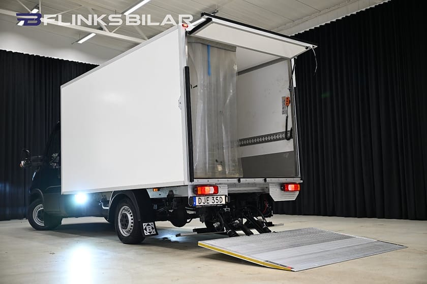 Bild 2 av Iveco Daily 35-140 Chassi Cab 136HK Automat|Kylbil|Nattkyla|Zepro-Bakgavellyft|Moms