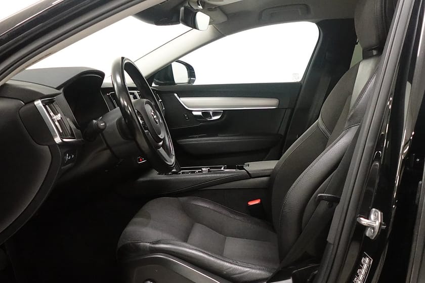 Bild 4 av Volvo V90 Recharge T6 AWD Momentum Adv P-värmare Kamera Carplay