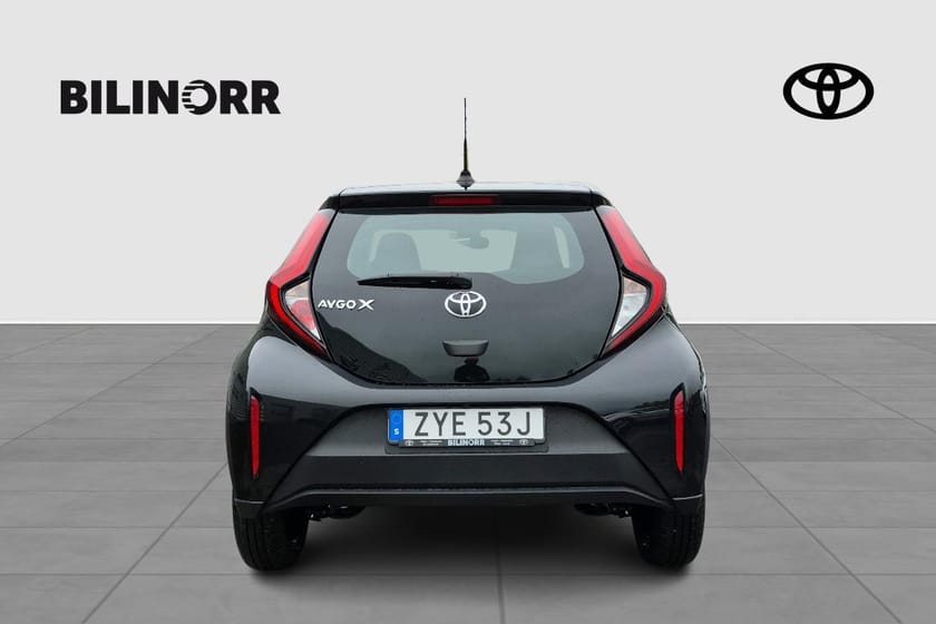 Bild 4 av Toyota Aygo X 1.0 Play | Vinterhjul | Motorvärmare |