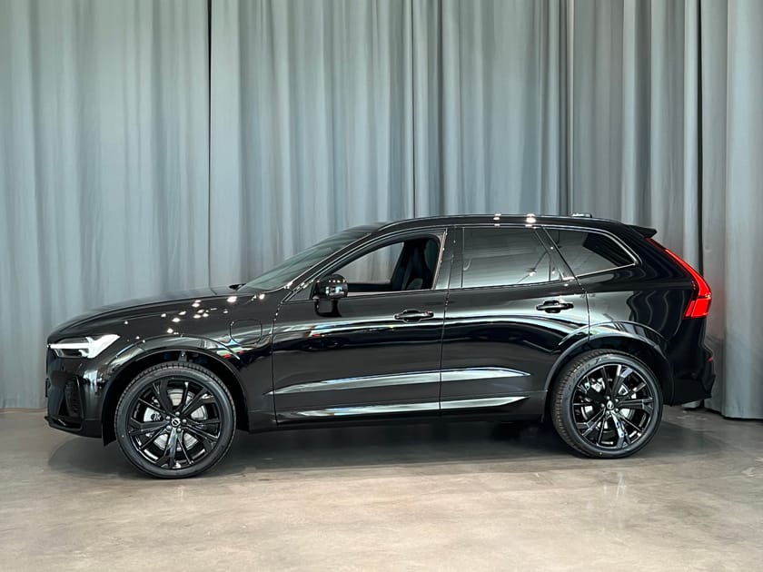 Bild 2 av Volvo XC60 T6 Plus Black Nordic Edition Lagerbil Redo För Omg Leverans