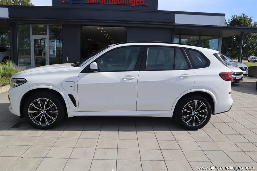 Bild 1 av BMW X5 xDrive45e iPerformance 394hk Plug-in Aut Momsbil M-Sport 1 Ägare