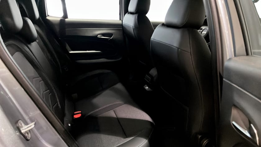 Bild 5 av Jeep Avenger e-Hybrid ALTITUDE MHEV T3 1.2 100HP DCT6 FWD Vinterhjul 0:-!!