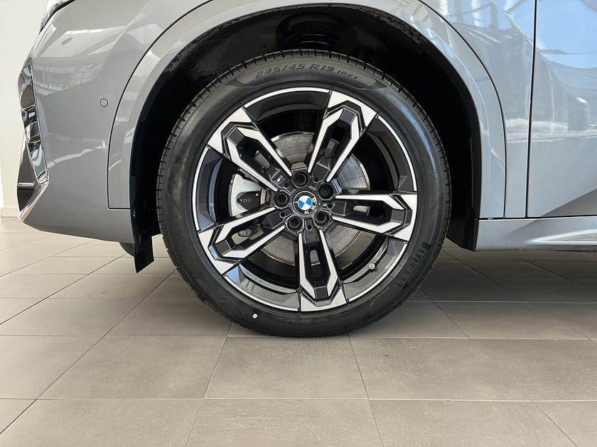 Bild 4 av BMW iX2 xDrive30 M Sport Drag Rattvärme 19" Park Assist