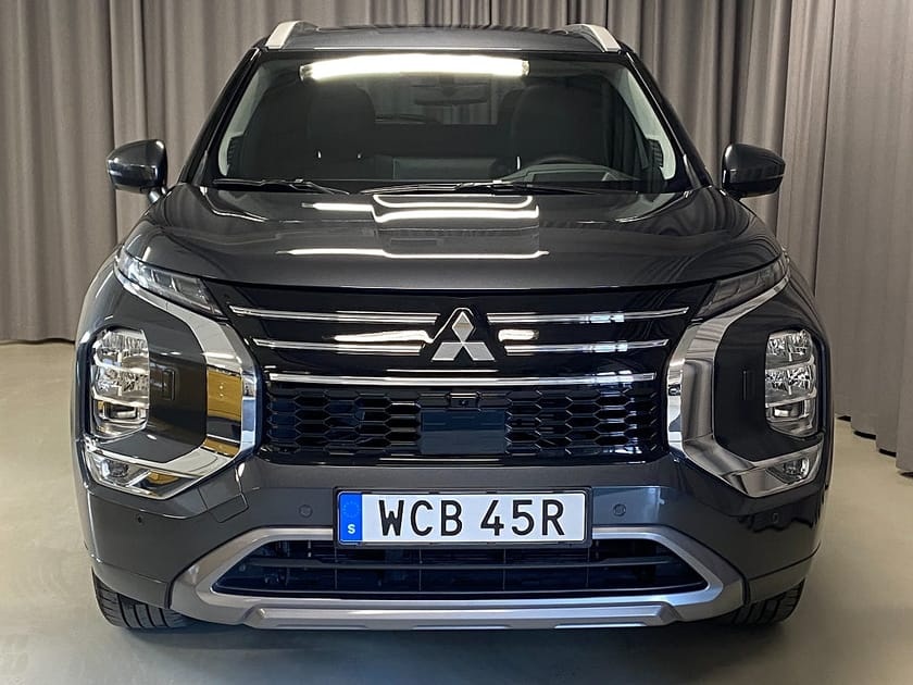 Bild 2 av Mitsubishi Outlander PHEV LaddHybrid 306hk Instyle Panorama Navi Yamaha