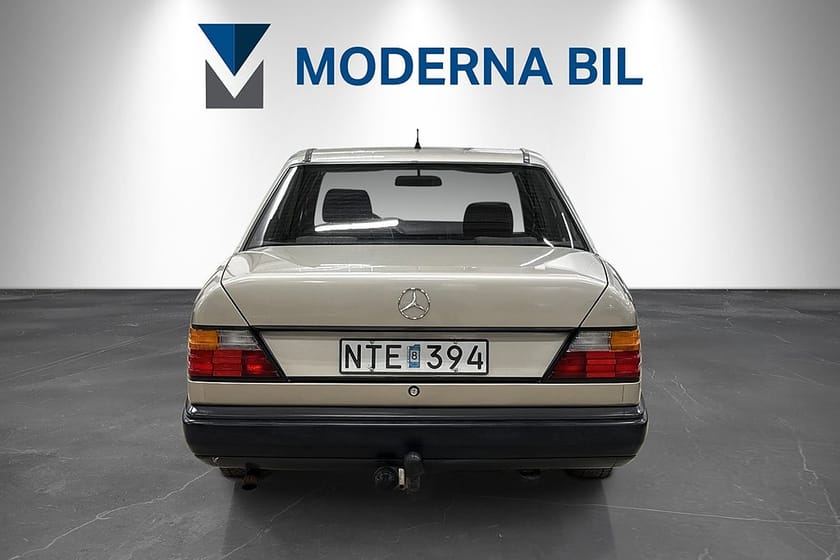 Bild 4 av Mercedes-Benz 200 W124 Sedan 105hk Dragkrok Välskött Lågmil Besiktigad