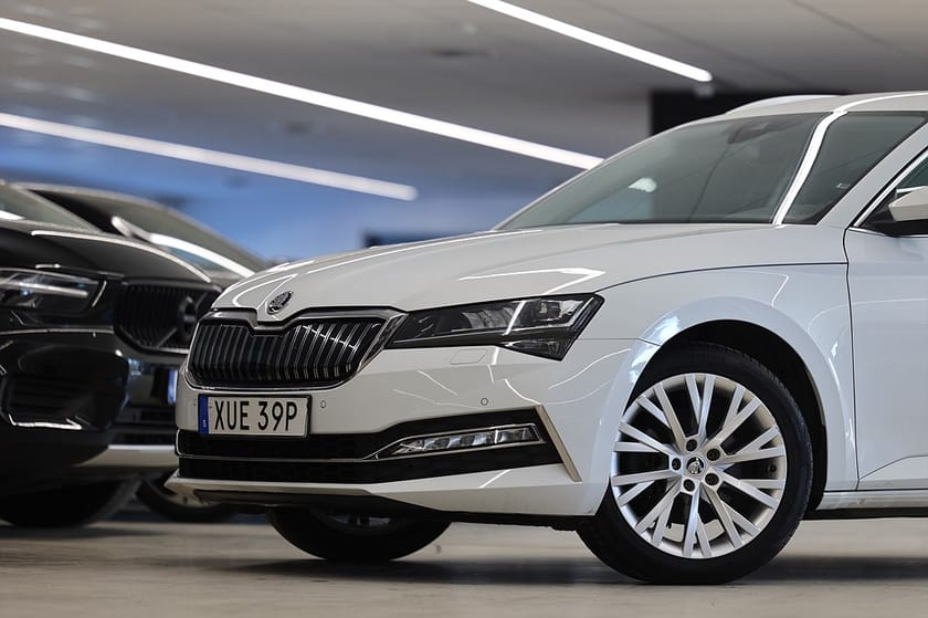 Bild 4 av Škoda Superb iV Kombi Skoda 1.4 TSI 218hk Business Edt. Canton Drag