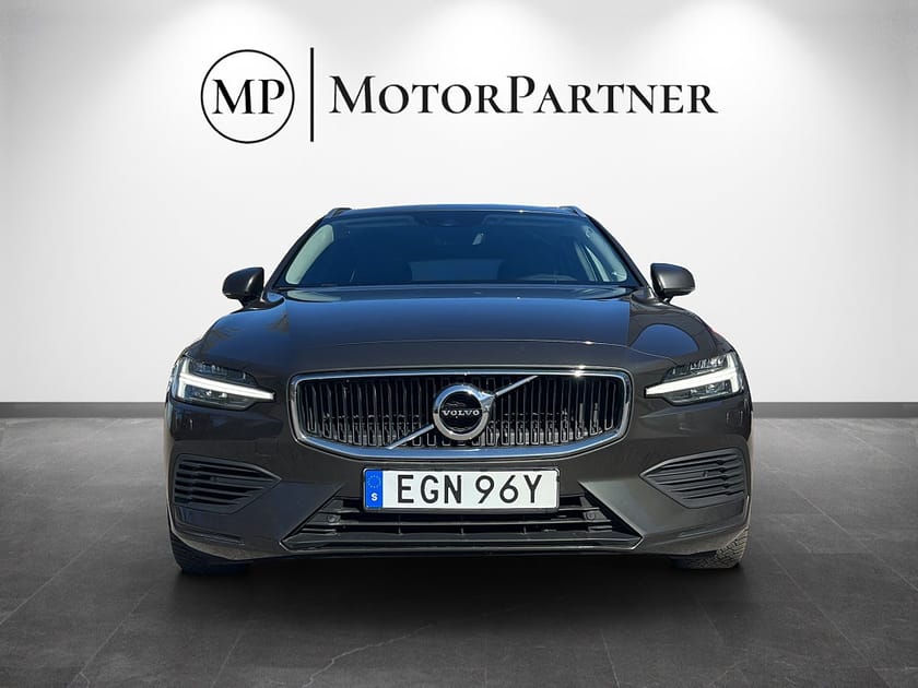 Bild 2 av Volvo V60 Recharge T6 AWD Momentum Skinnklädsel Kamera VoC