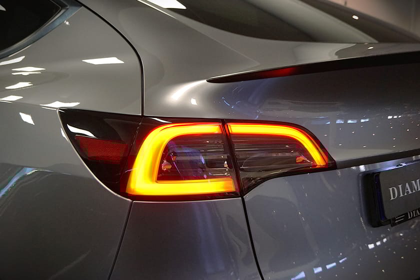 Bild 2 av Tesla Model Y Performance Dual Motor MOMS Drag Vinterdäck